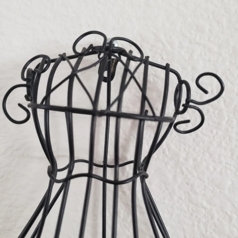WIRED DRESS HOOK KEY HOLDER ⭐
